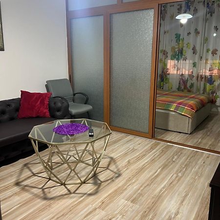 Ergi'S Studio Apartment Тирана Екстер'єр фото