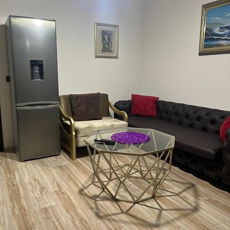 Ergi'S Studio Apartment Тирана Екстер'єр фото