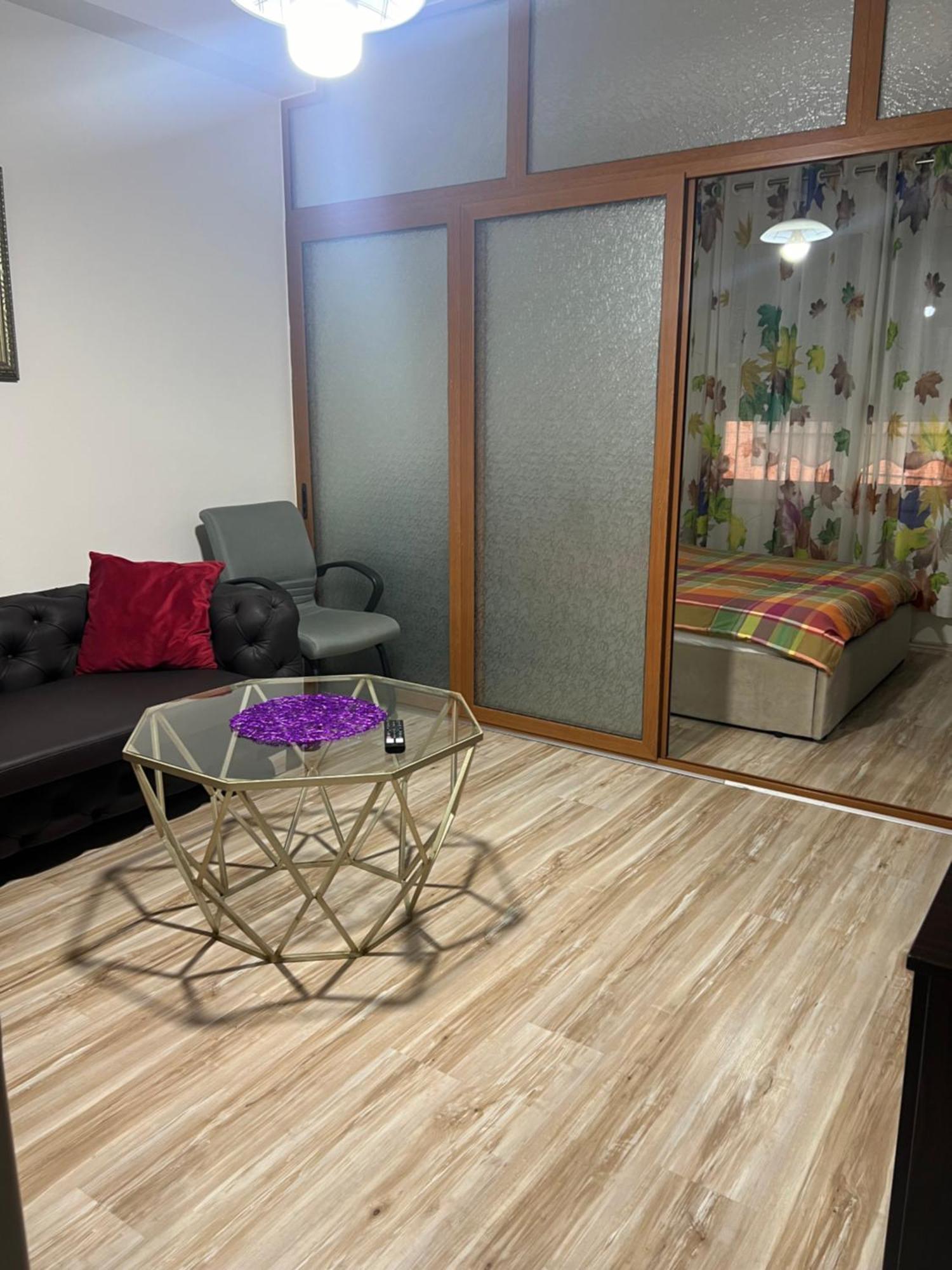 Ergi'S Studio Apartment Тирана Екстер'єр фото