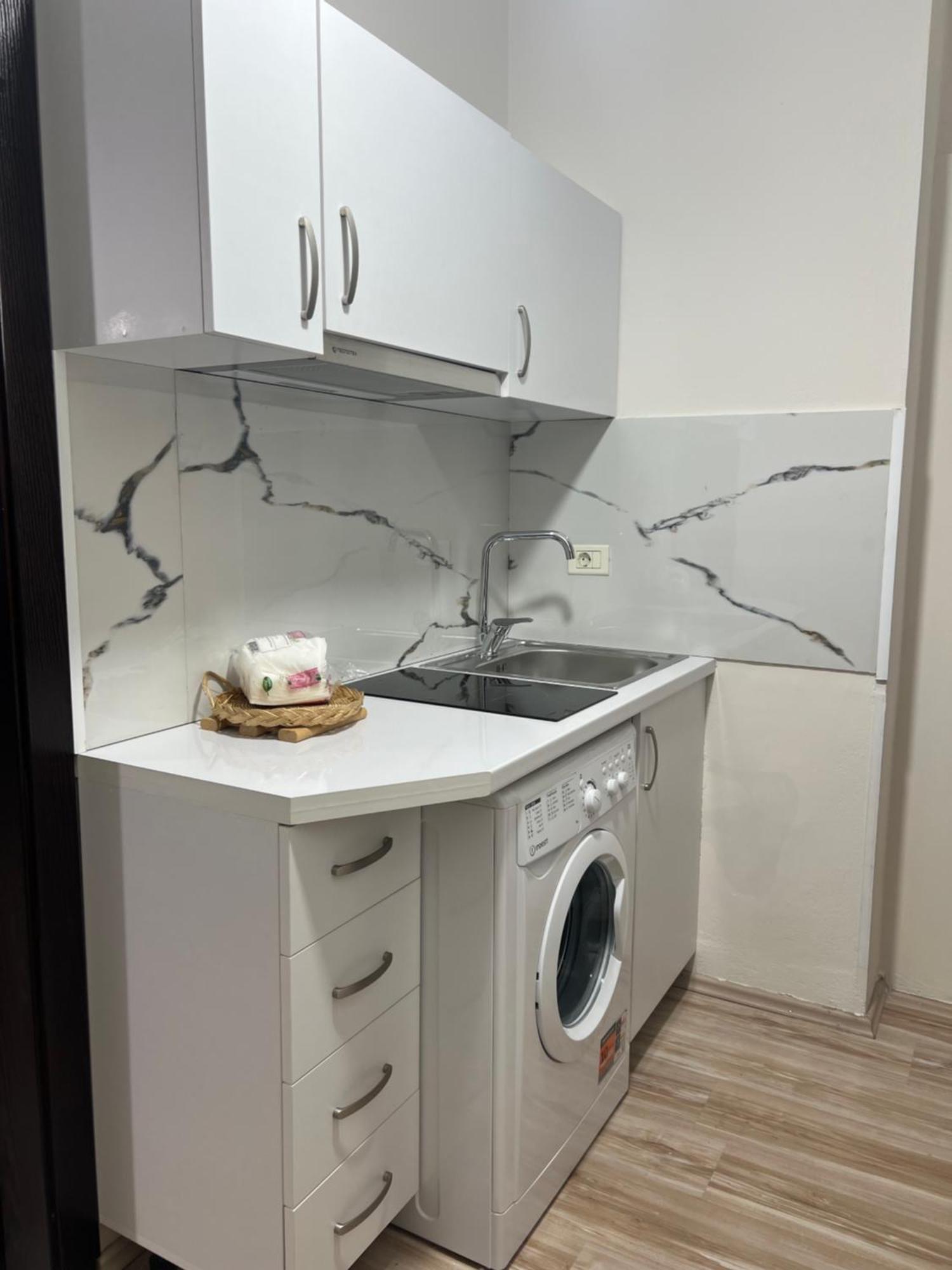 Ergi'S Studio Apartment Тирана Екстер'єр фото